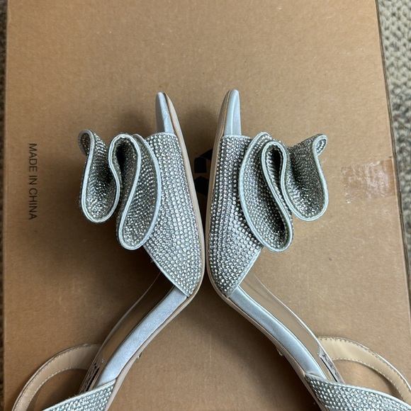 NWOT - Badgley Mischka Women's Rennie Heeled Sandal, Soft white, Size 6.5 😍🤍🩶 - Picture 13 of 17